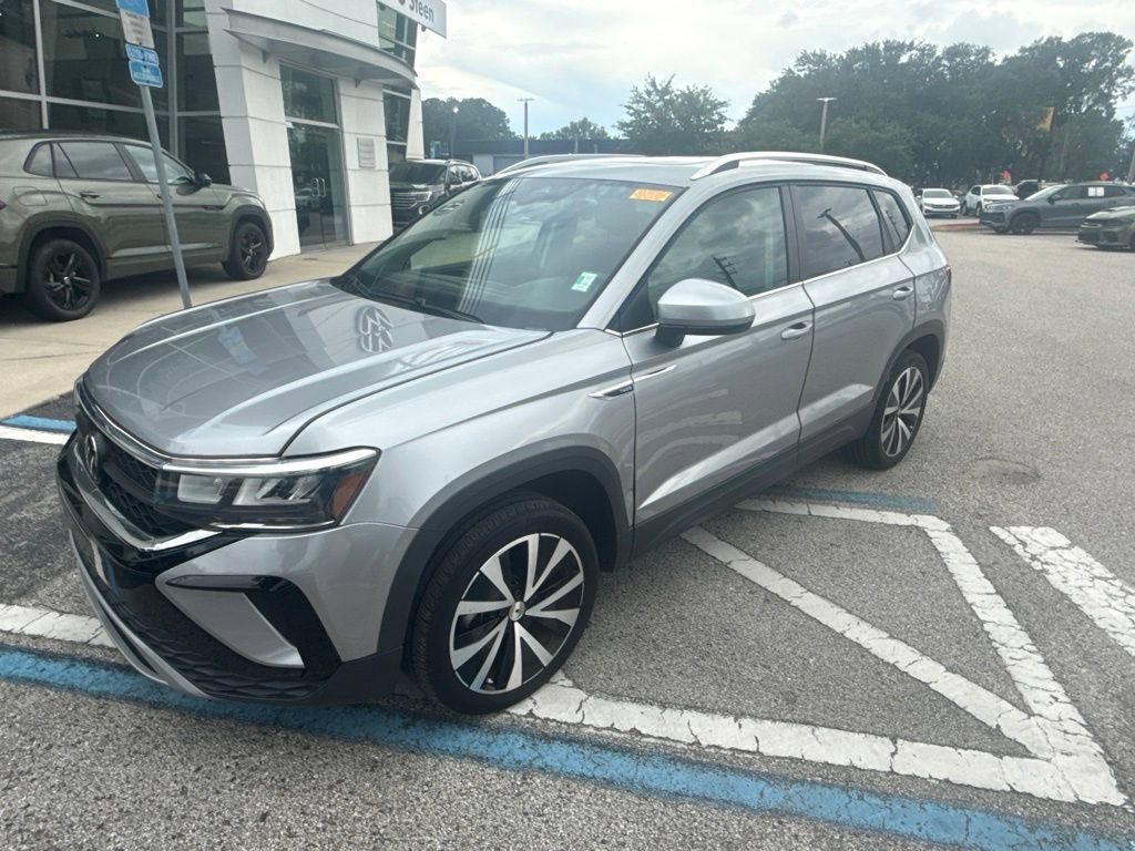 Certified 2023 Volkswagen Taos SE FWD image 28