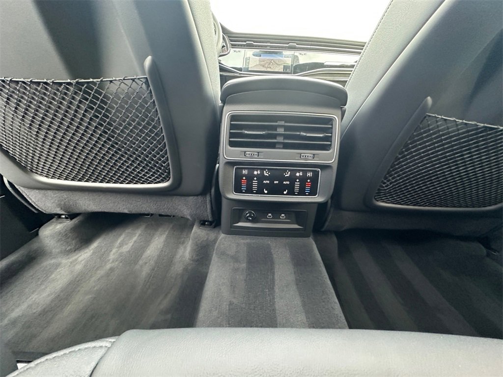 Certified 2025 Audi Q7 2.0T Premium Plus image 29