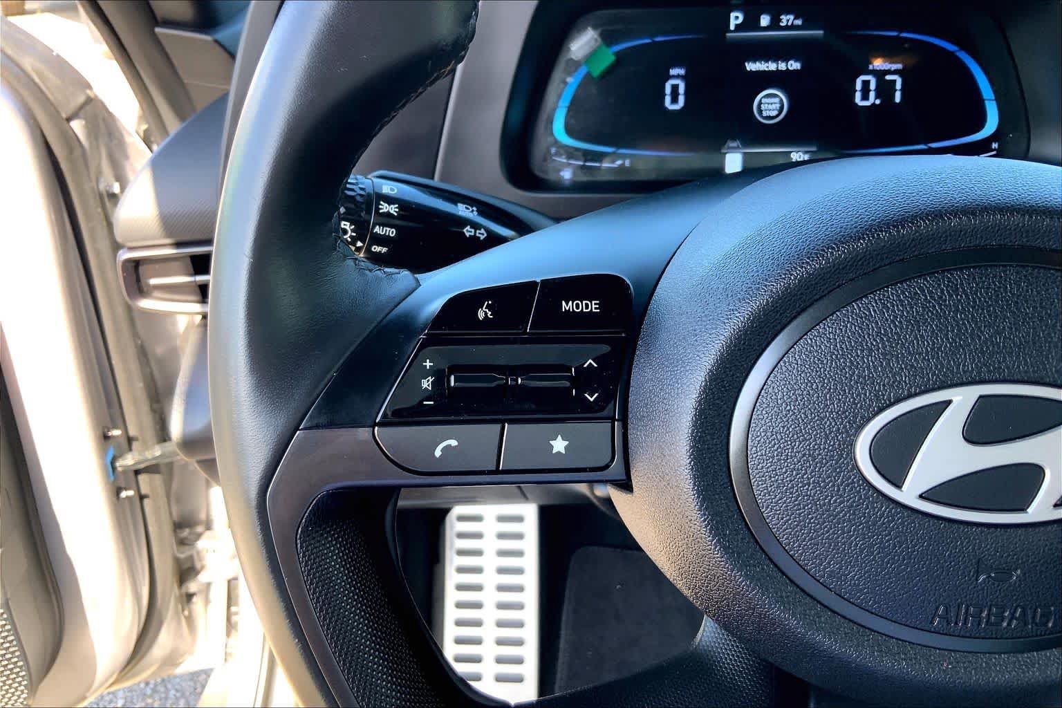 Used 2025 Hyundai Elantra Sport FWD image 19