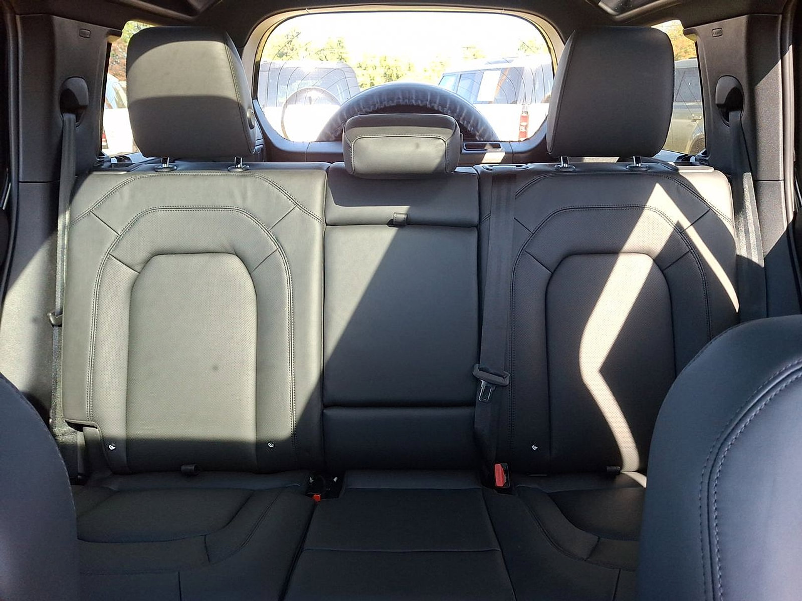 New 2025 Land Rover Defender 110 X-Dynamic SE image 12