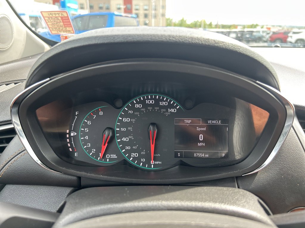 Used 2022 Chevrolet Trax LT w/ LT Convenience Package image 24