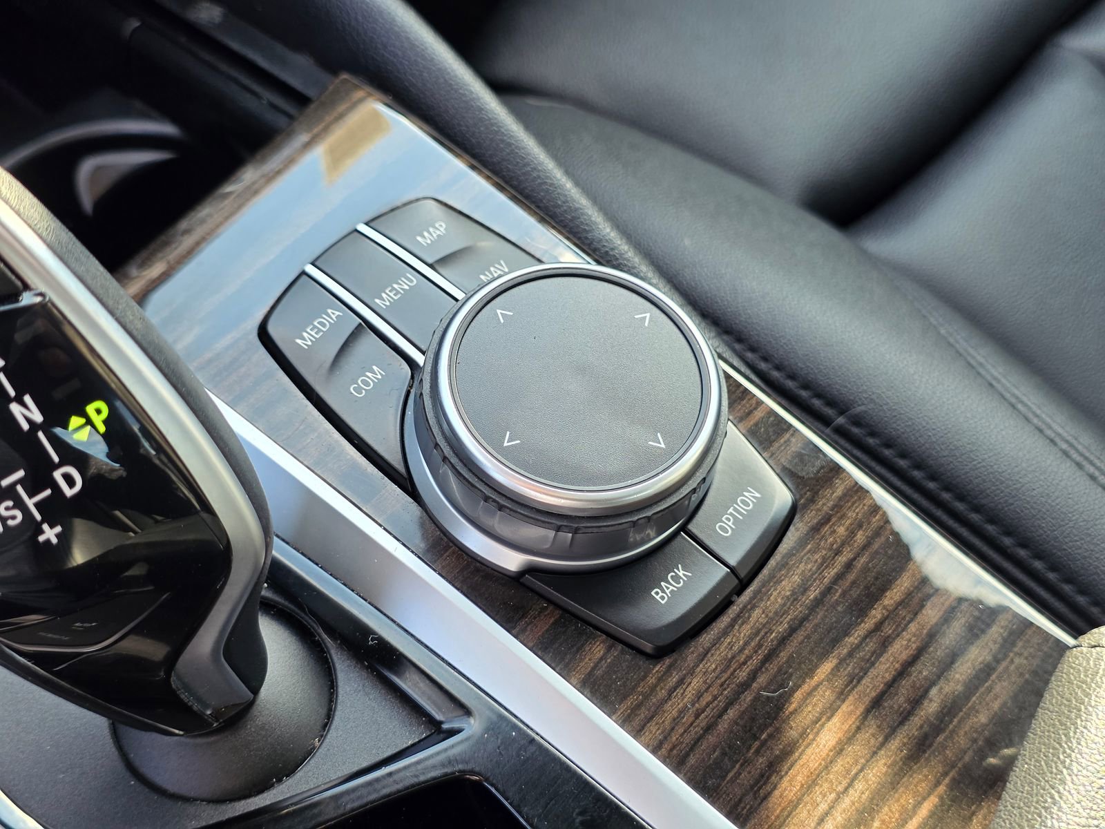 Used 2020 BMW 530e w/ Premium Package image 32