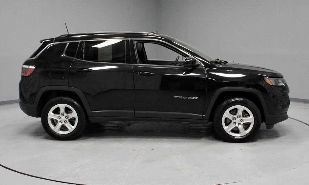 Used 2023 Jeep Compass Latitude w/ Sun and Sound Group AWD/4WD image 6