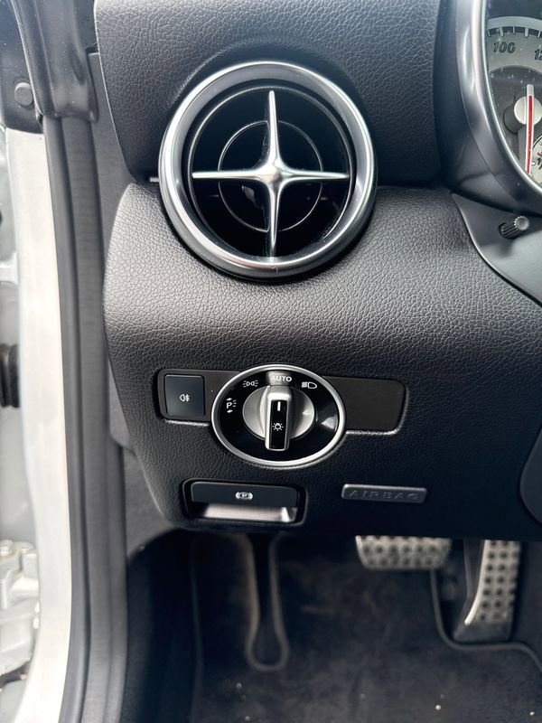 Used 2012 Mercedes-Benz SLK 350 image 19