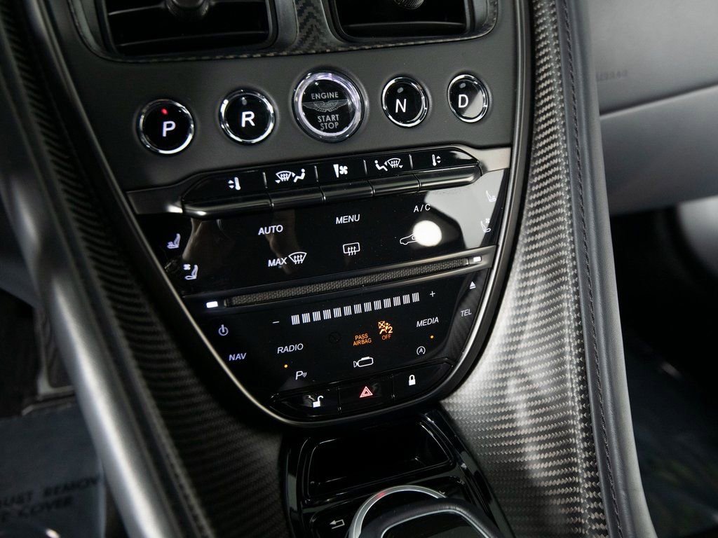 Used 2022 Aston Martin DBS Superleggera image 22