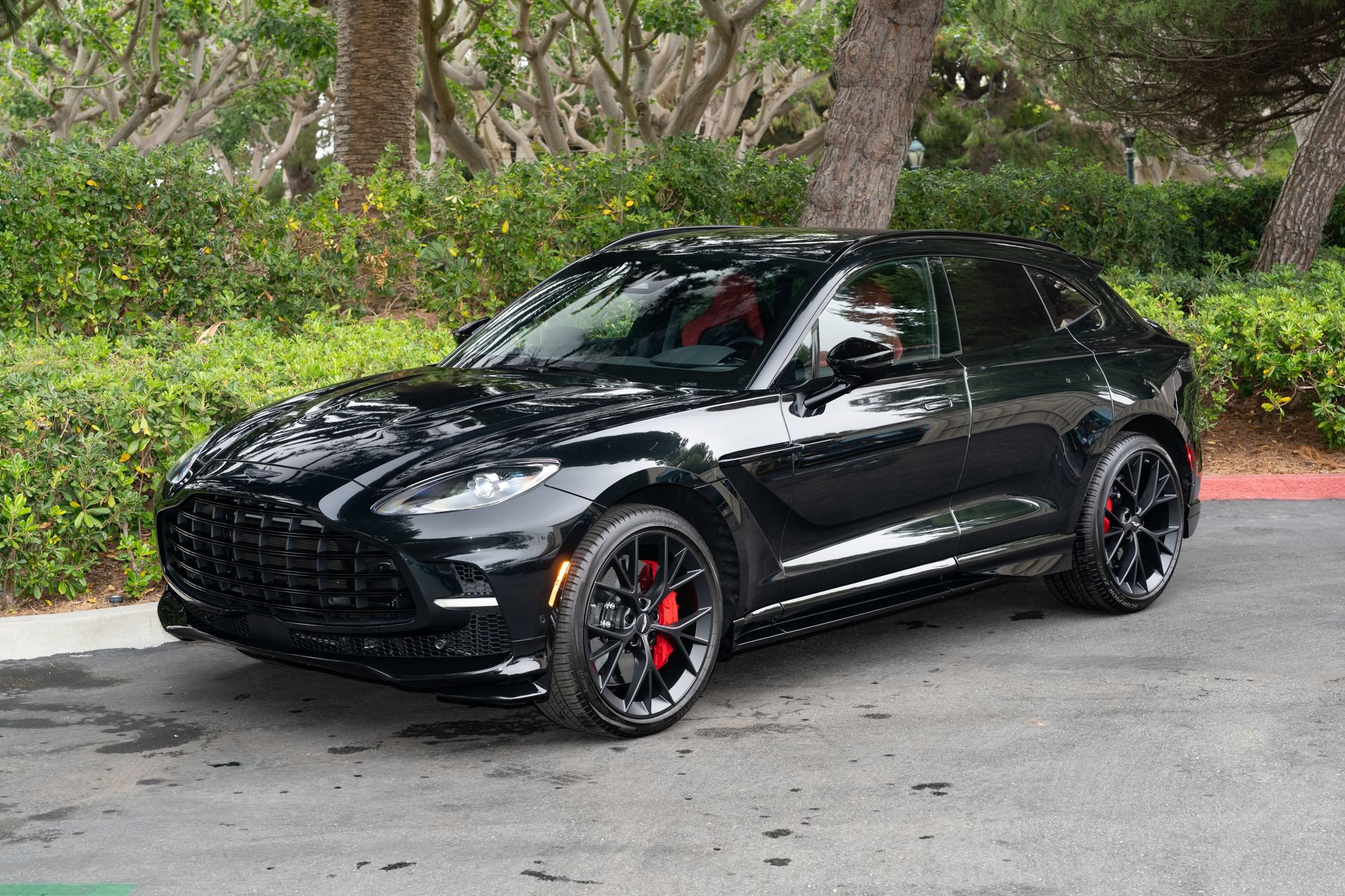 Used 2025 Aston Martin DBX 707 AWD/4WD image 2