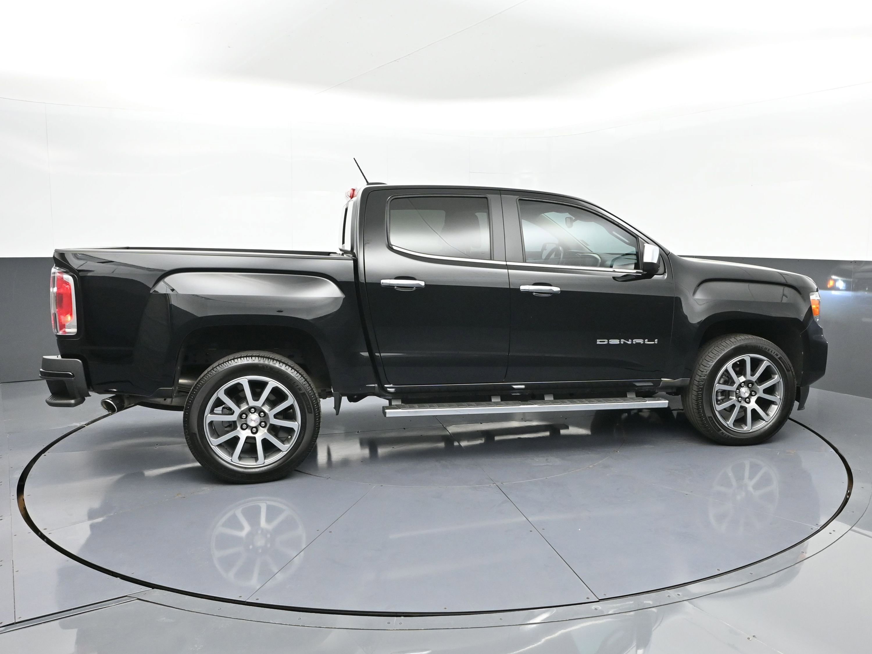 Used 2022 GMC Canyon Denali image 25