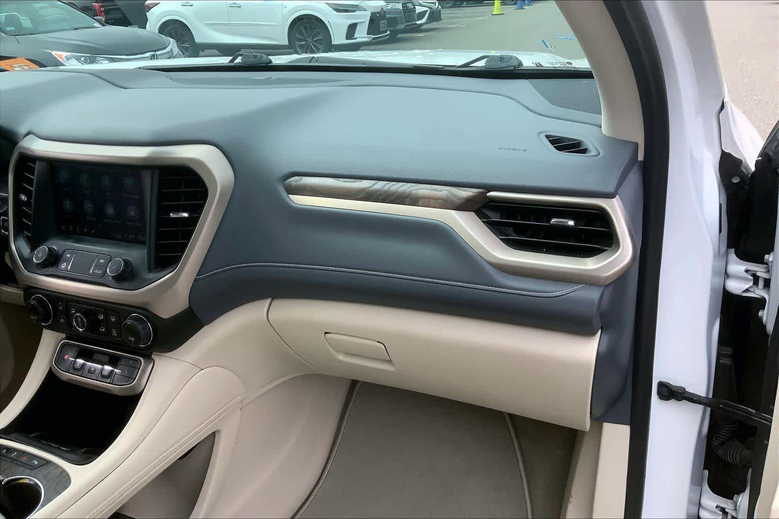 Used 2021 GMC Acadia Denali w/ Denali Ultimate Package AWD/4WD image 19