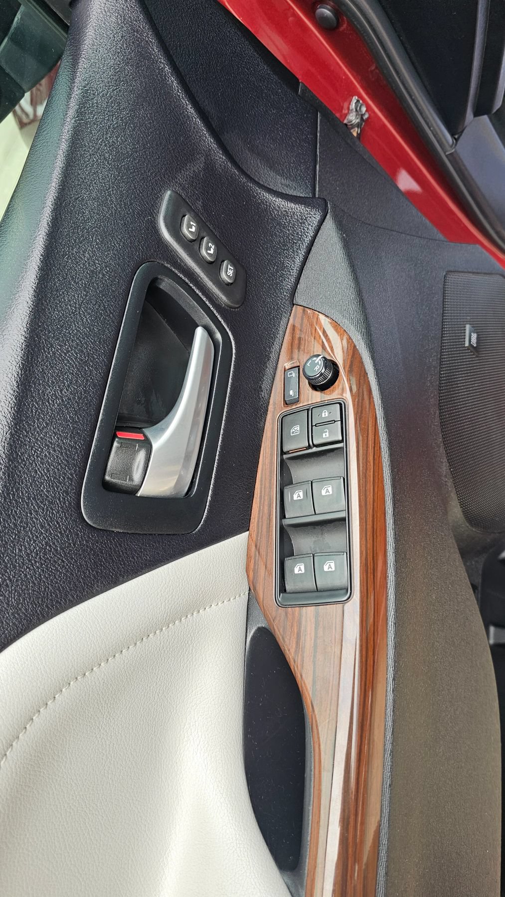 Used 2015 Toyota Sienna Limited Premium FWD image 13