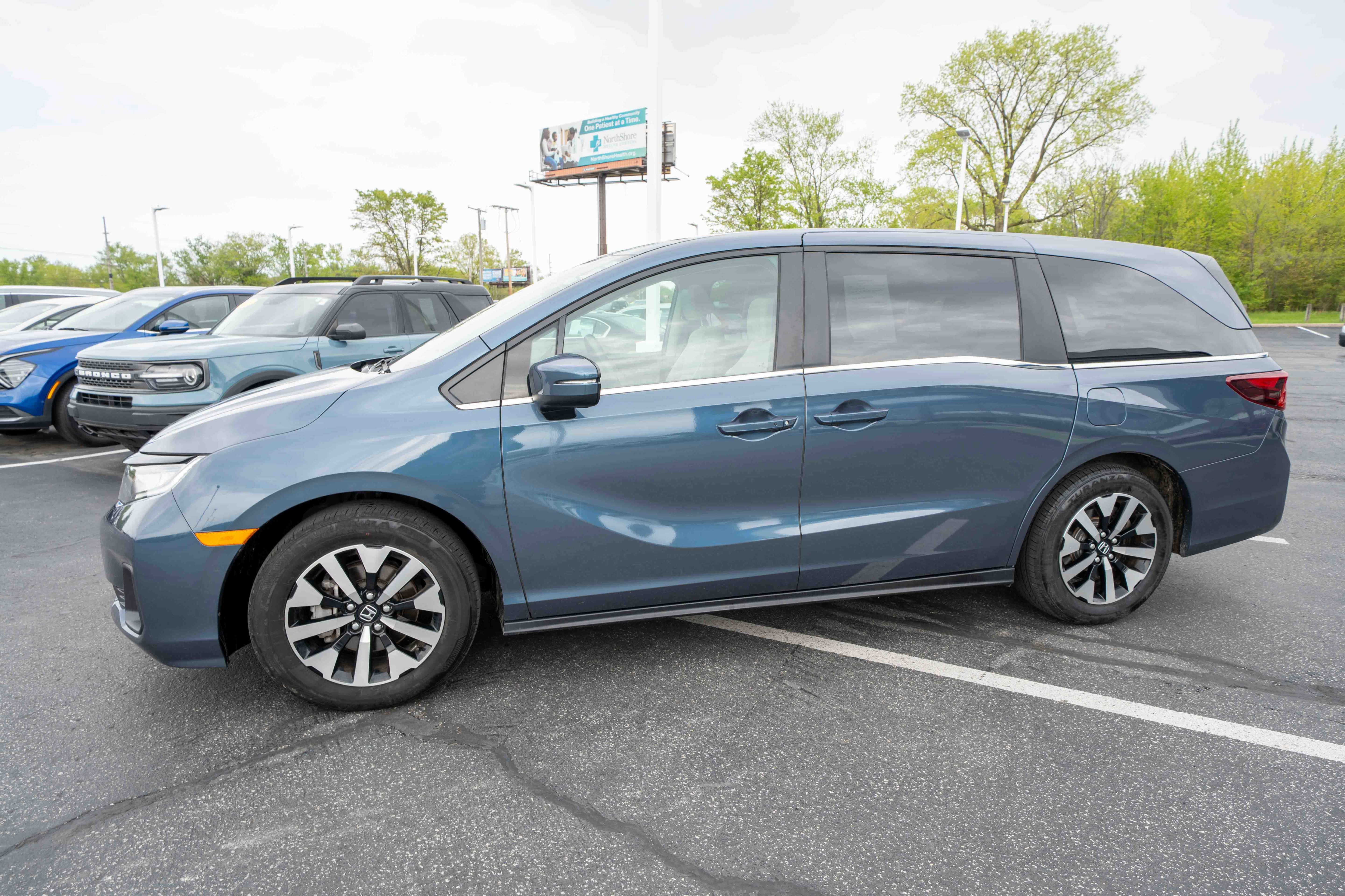 Certified 2025 Honda Odyssey EX-L image 3