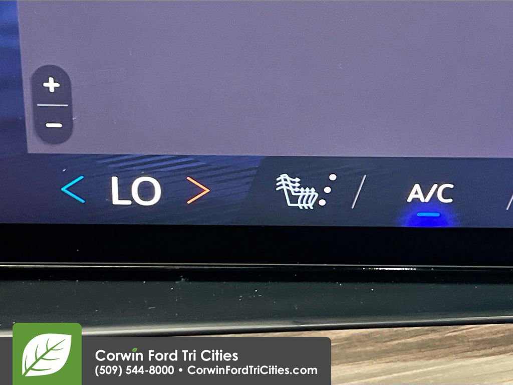 Used 2025 Chevrolet Suburban LT image 26