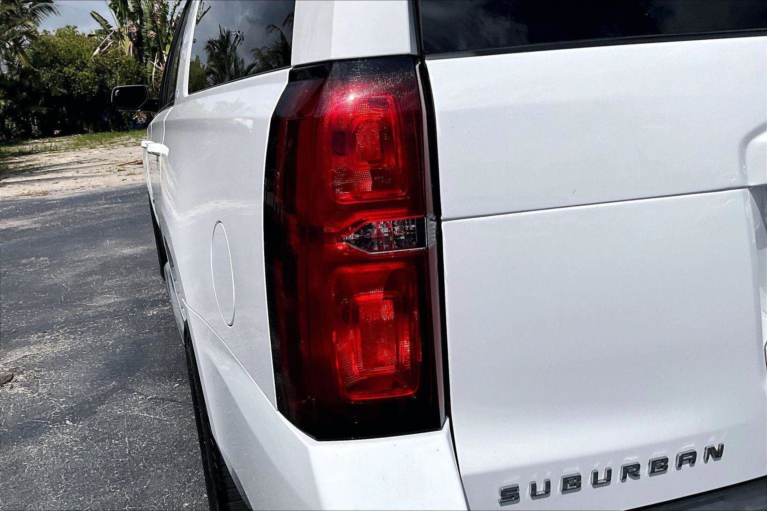 Used 2018 Chevrolet Suburban LT RWD image 23