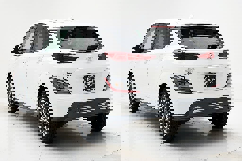 Used 2023 Hyundai Kona SE w/ Cargo Package image 7