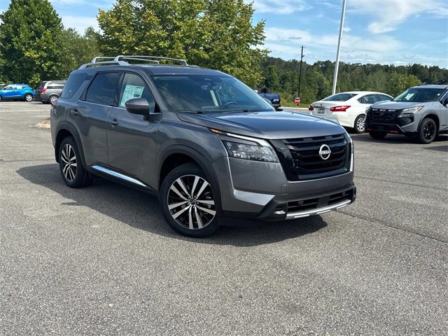 New 2025 Nissan Pathfinder Platinum image 2