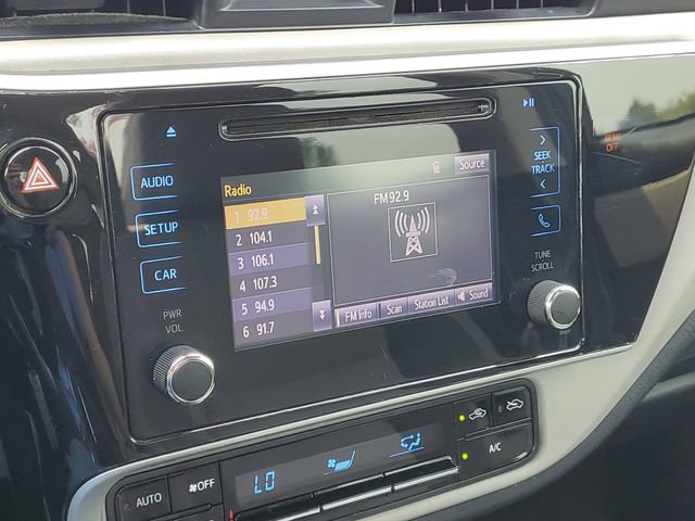 Used 2018 Toyota Corolla LE FWD image 19