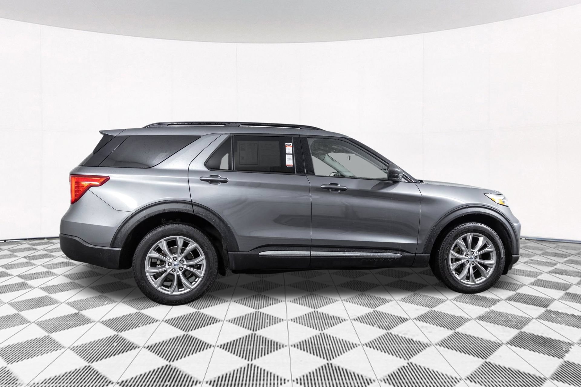 Used 2023 Ford Explorer XLT w/ Equipment Group 202A AWD/4WD image 20