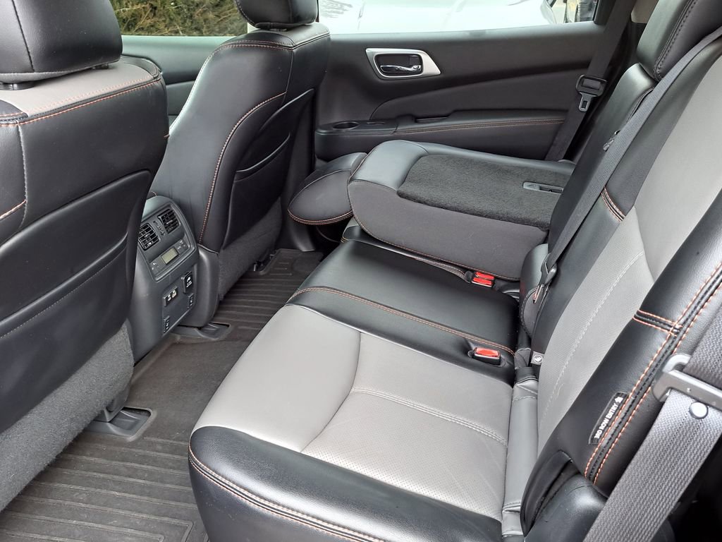 Used 2020 Nissan Pathfinder SL image 24