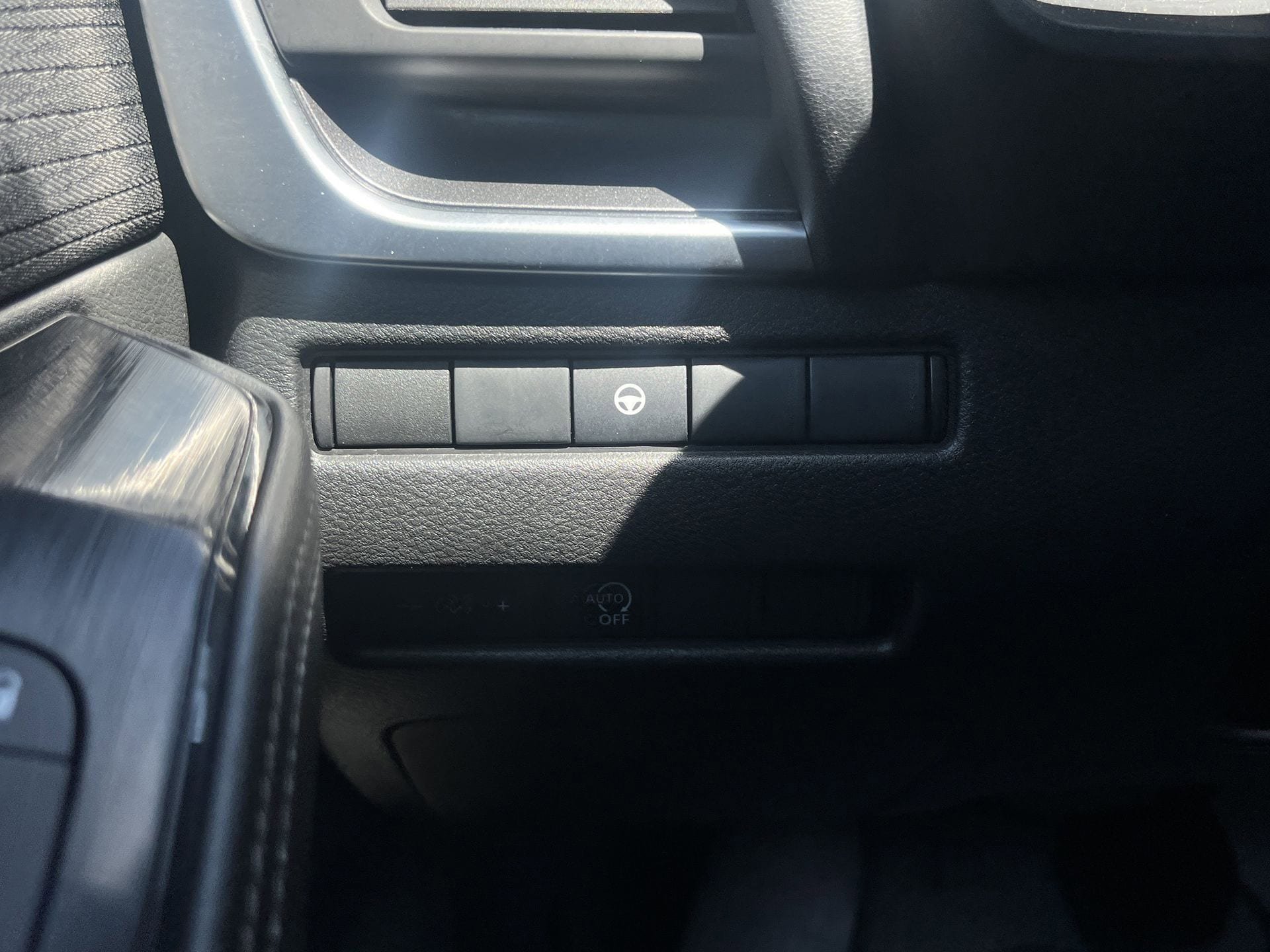 Used 2023 Nissan Rogue SV AWD/4WD image 11