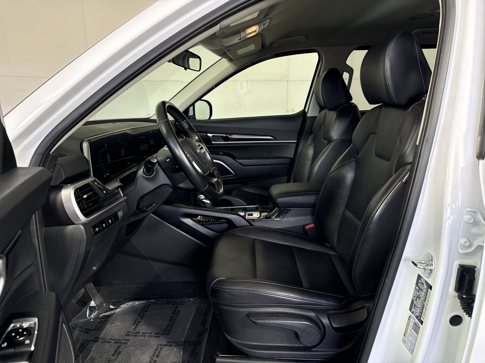 Used 2024 Kia Telluride LX image 13