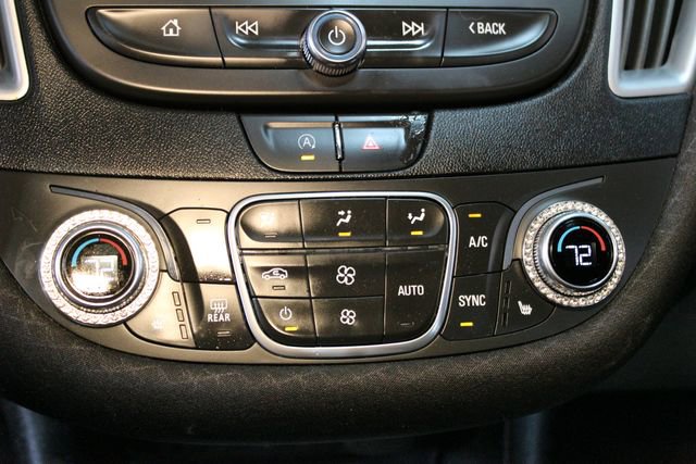 Used 2022 Chevrolet Malibu LT FWD image 24