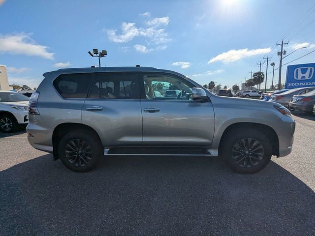 Used 2020 Lexus GX 460 Premium w/ Premium Package image 2