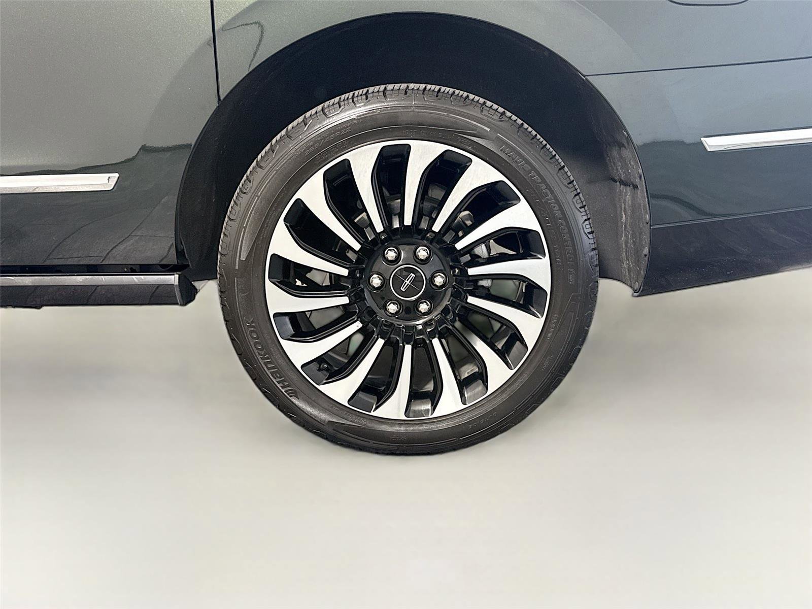 Used 2022 Lincoln Navigator L Black Label AWD/4WD image 39