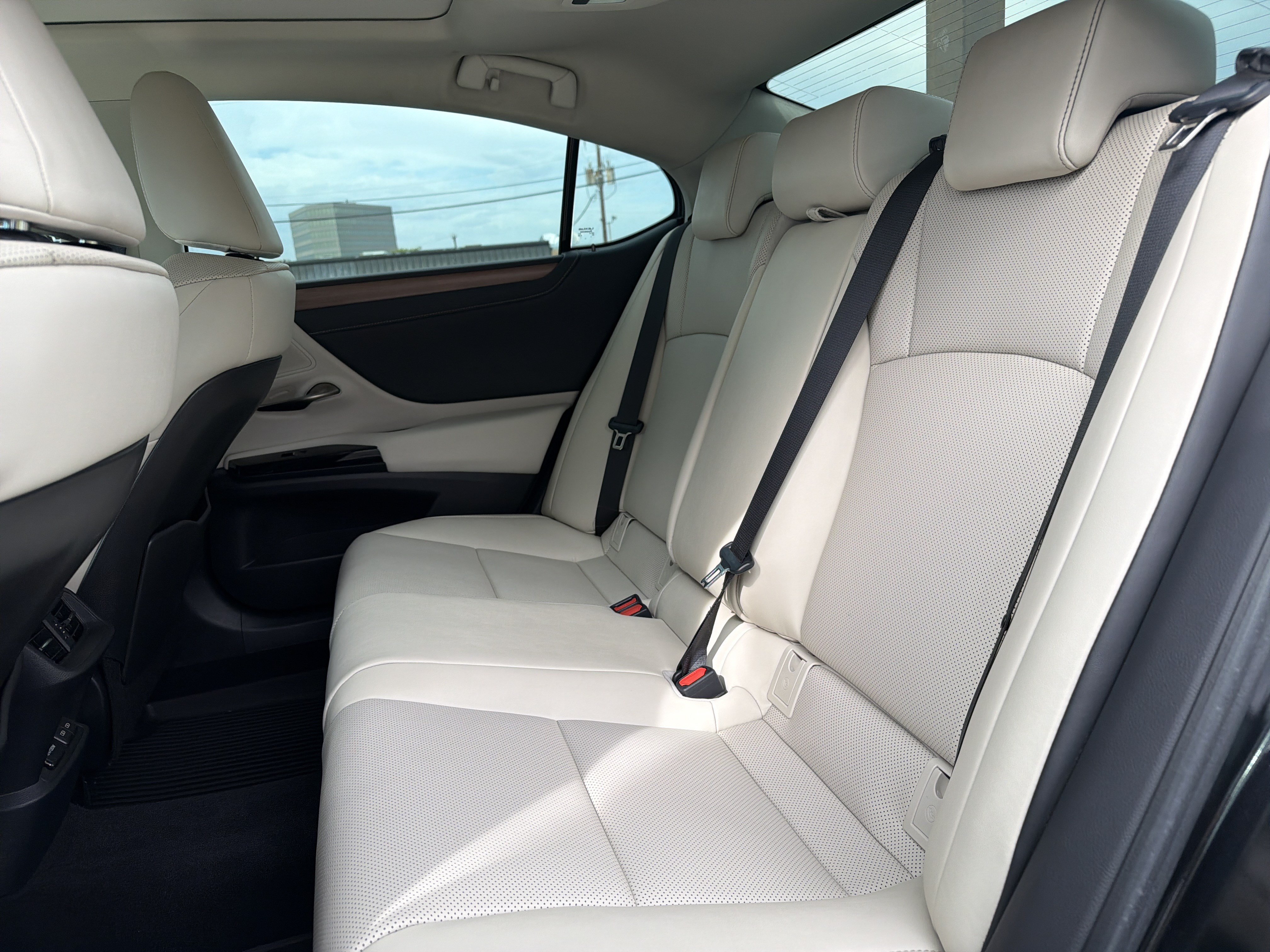 Used 2025 Lexus ES 350 w/ Premium Package FWD image 25