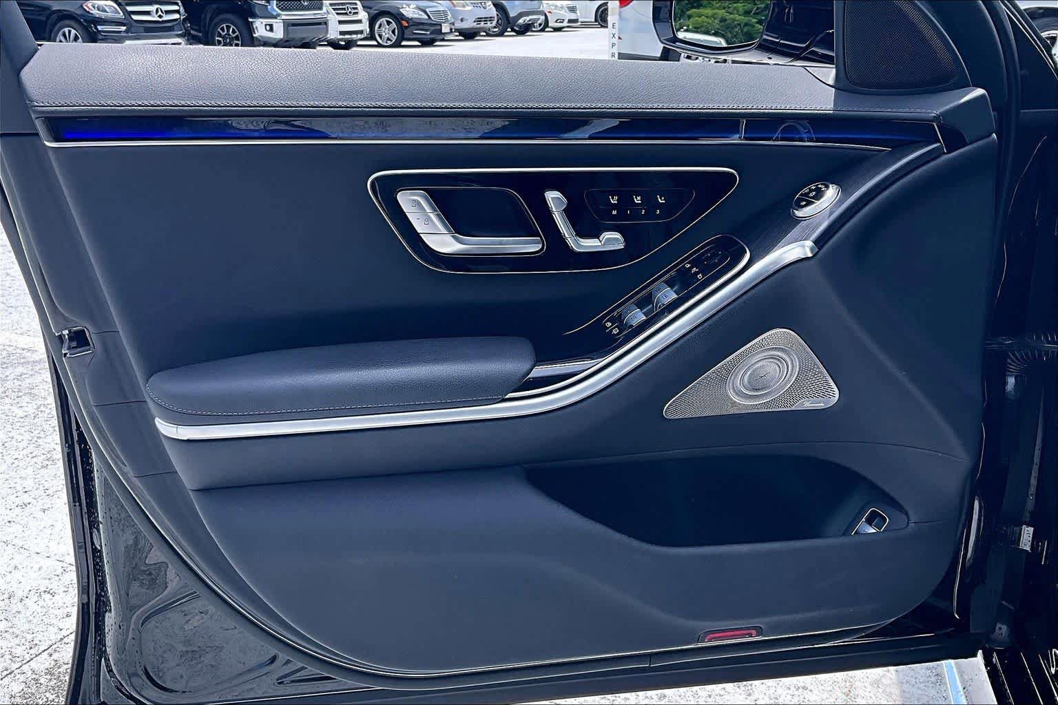 Used 2022 Mercedes-Benz S 500 4MATIC w/ AMG Line Package image 22