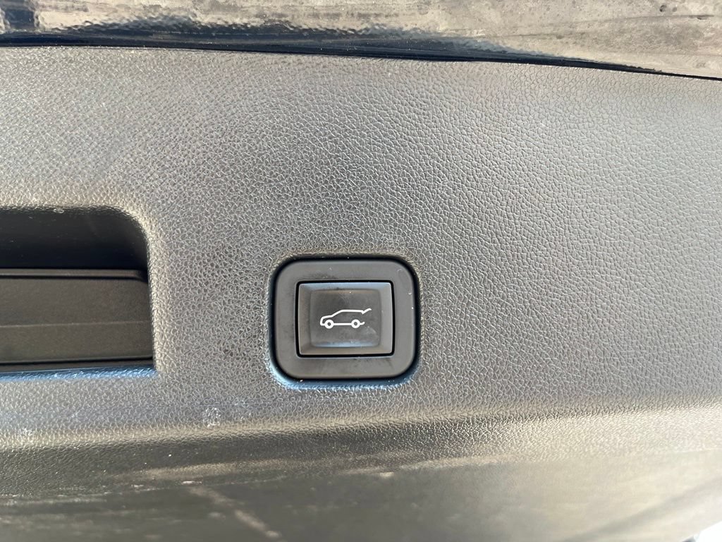 Used 2026 Chevrolet Traverse Z71 w/ LPO, Floor Liner Package AWD/4WD image 8