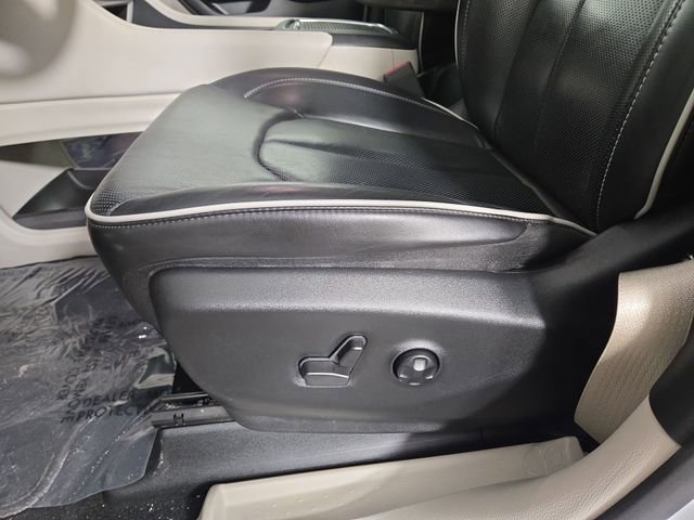 Used 2024 Chrysler Pacifica Limited image 30