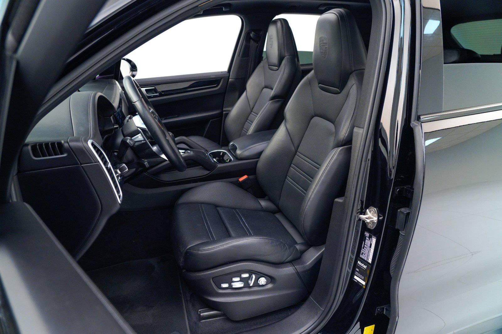 Used 2021 Porsche Cayenne S image 5