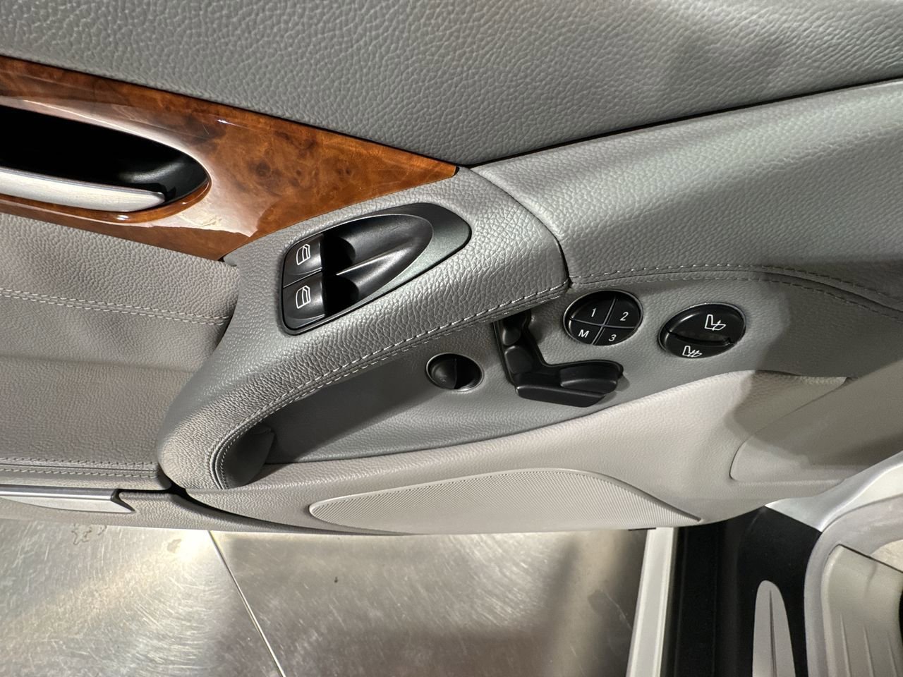 Used 2004 Mercedes-Benz SL 500 image 20