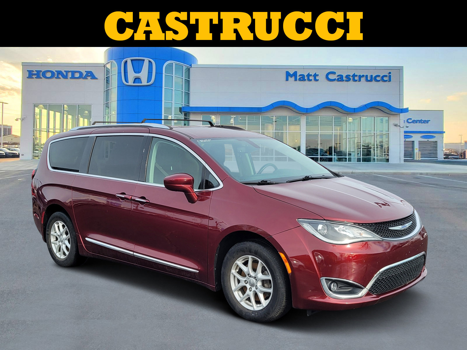 Used 2020 Chrysler Pacifica Touring-L FWD image 1