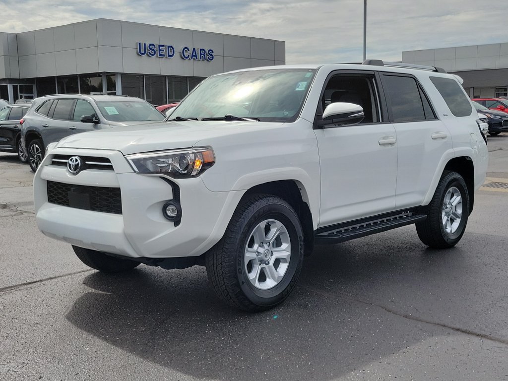 Used 2024 Toyota 4Runner SR5 Premium w/ Moonroof Package AWD/4WD image 8