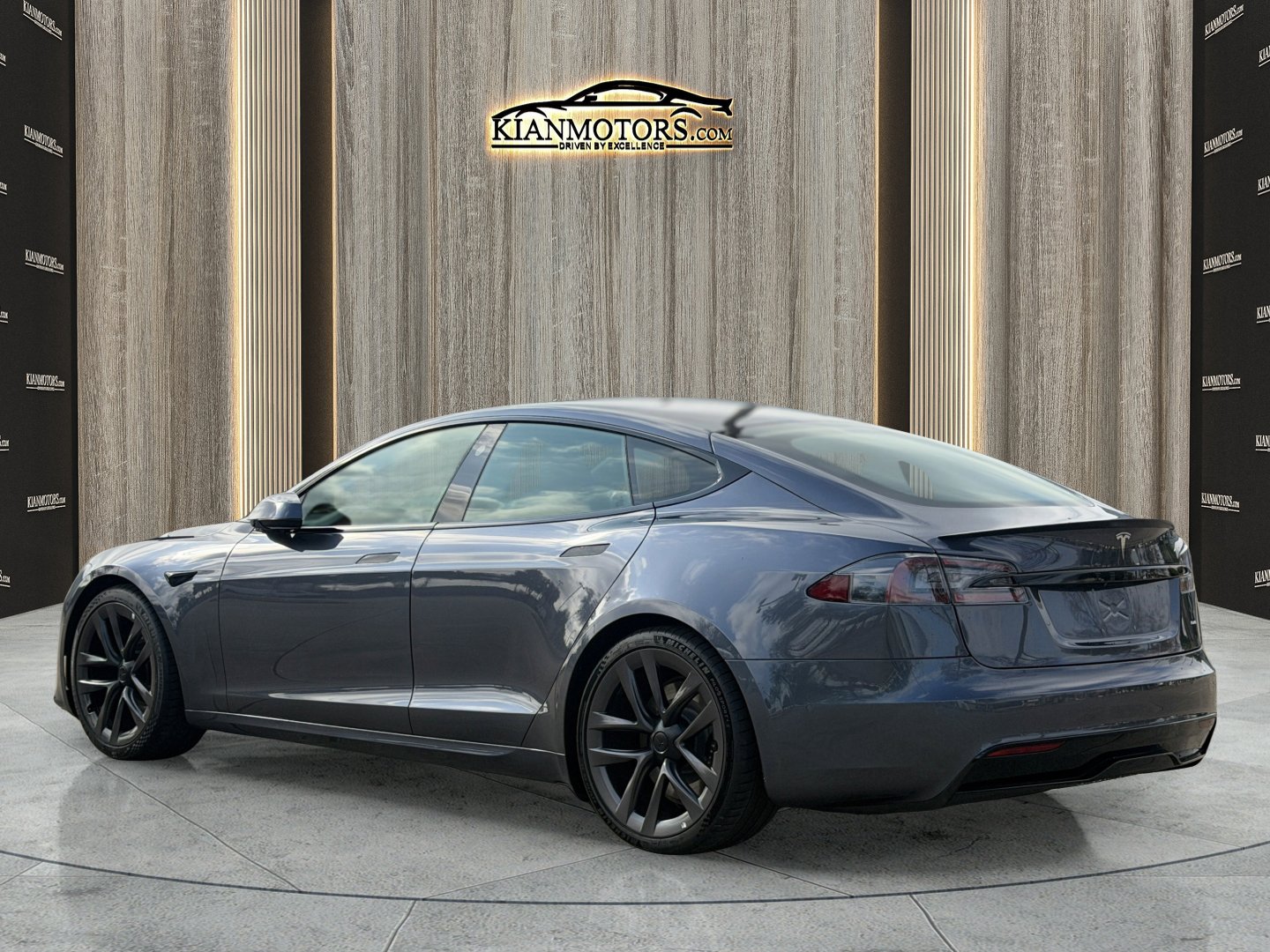 Used 2022 Tesla Model S Plaid image 7