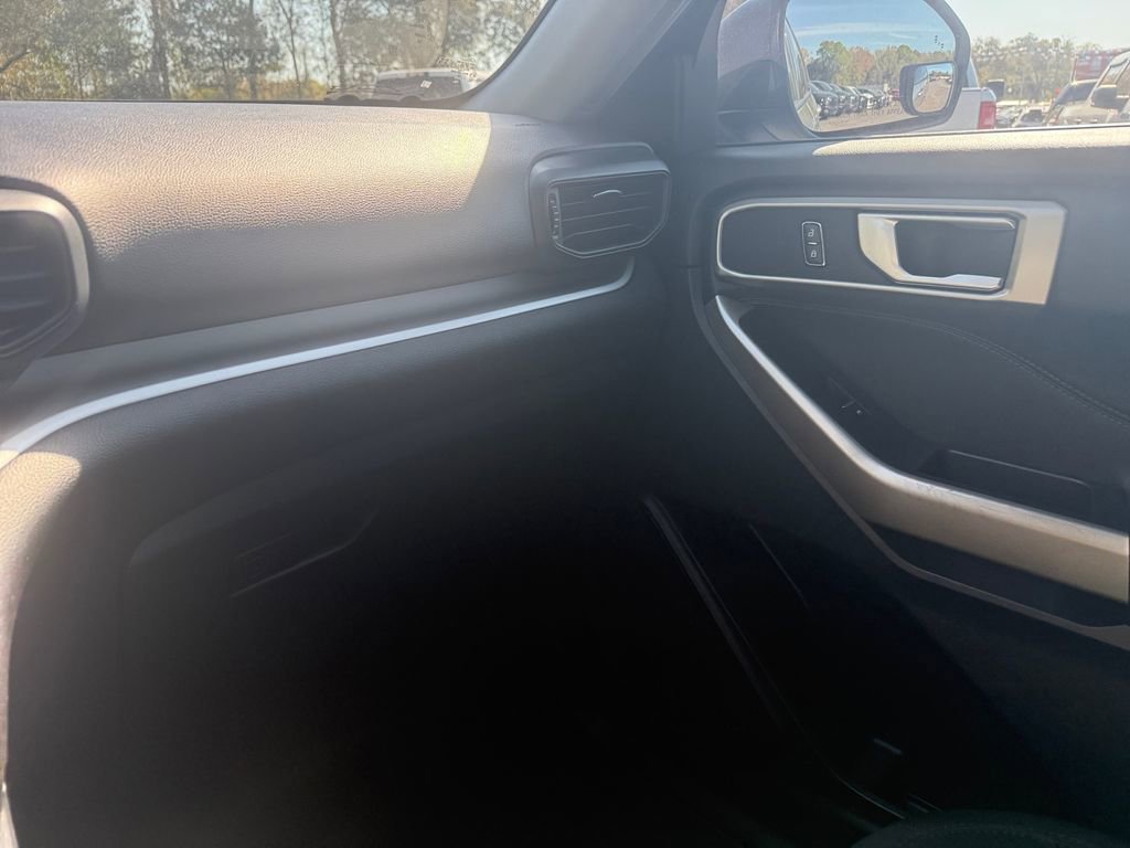 Used 2023 Ford Explorer XLT image 24