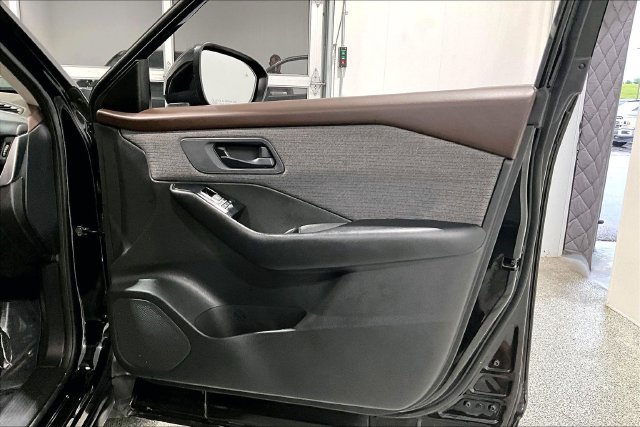 Used 2023 Nissan Rogue S AWD/4WD image 35