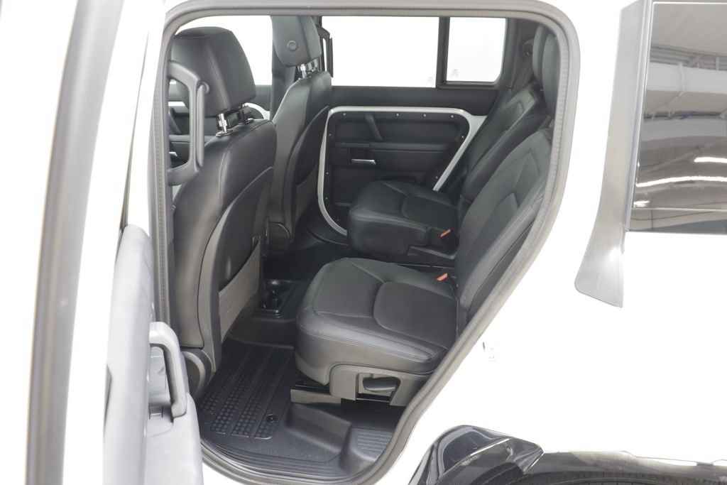 Certified 2025 Land Rover Defender 130 X-Dynamic SE AWD/4WD image 15