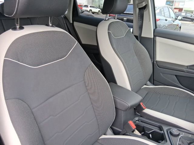 Used 2025 Volkswagen Taos SE image 13