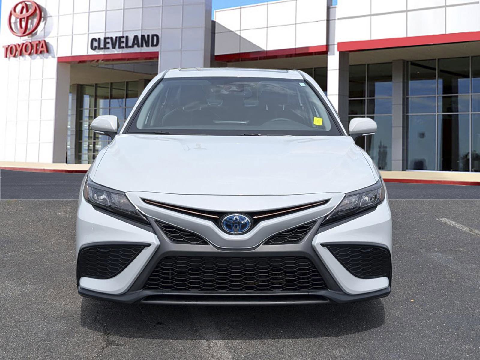 Used 2024 Toyota Camry SE w/ Audio Upgrade Package FWD video 3