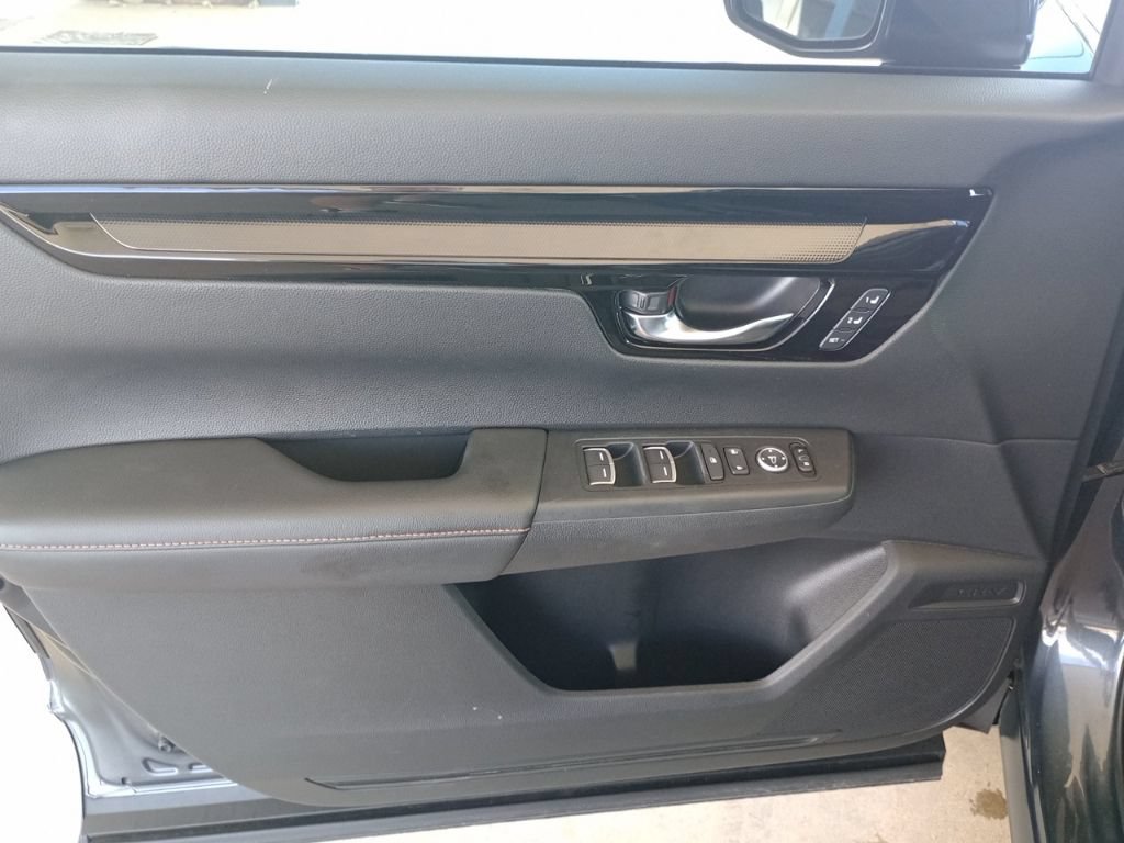 Used 2025 Honda CR-V Sport Touring image 18