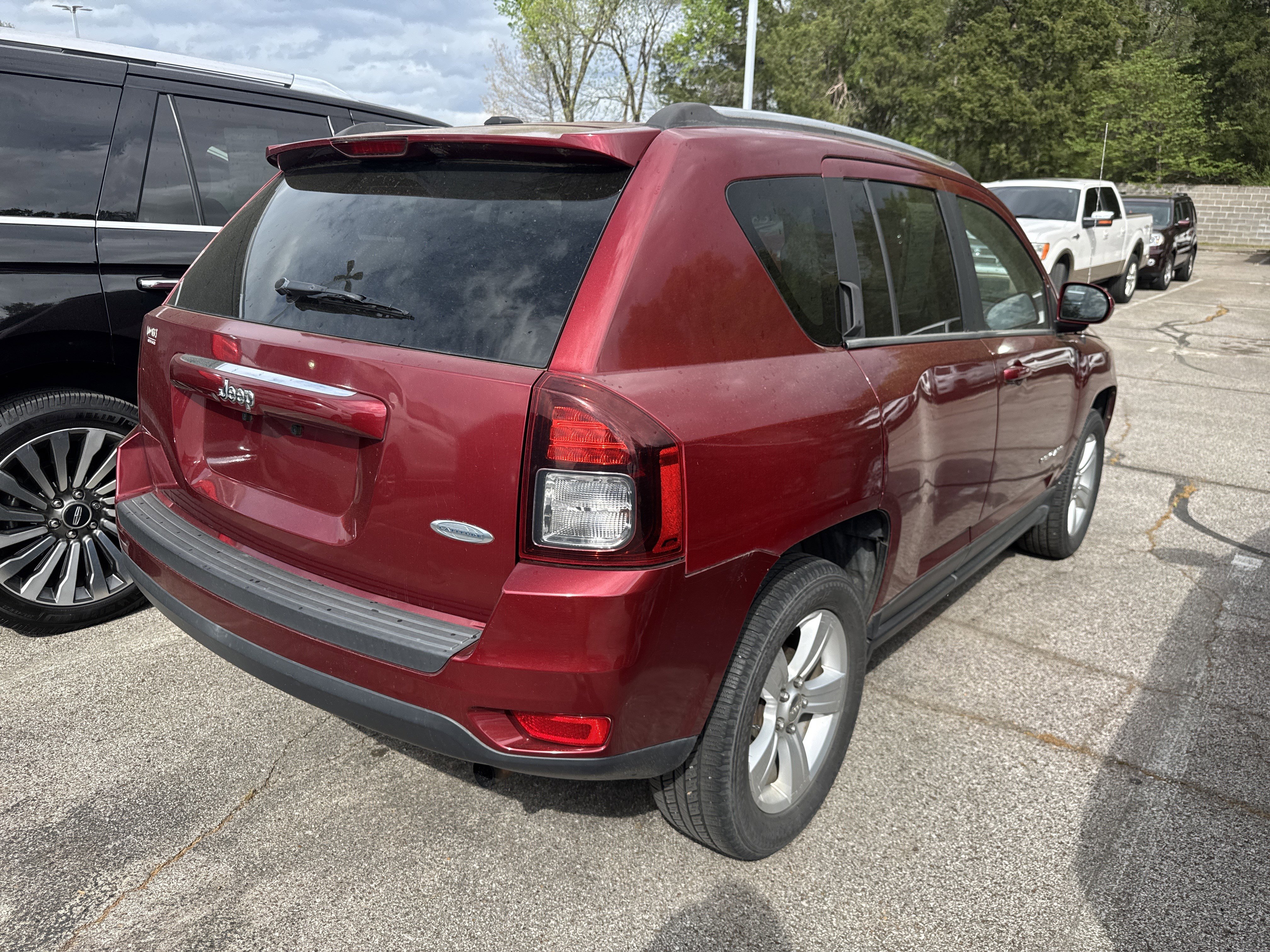 Used 2014 Jeep Compass Latitude image 2