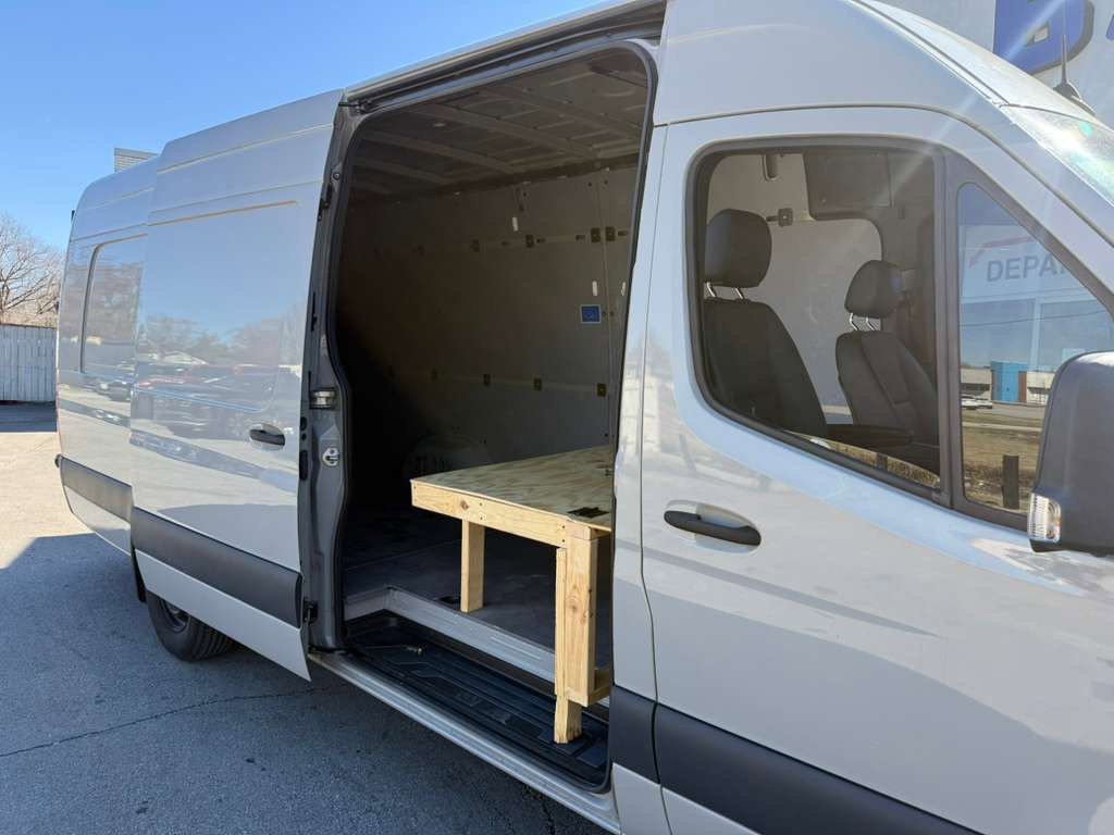 Used 2023 Mercedes-Benz Sprinter 2500 image 33