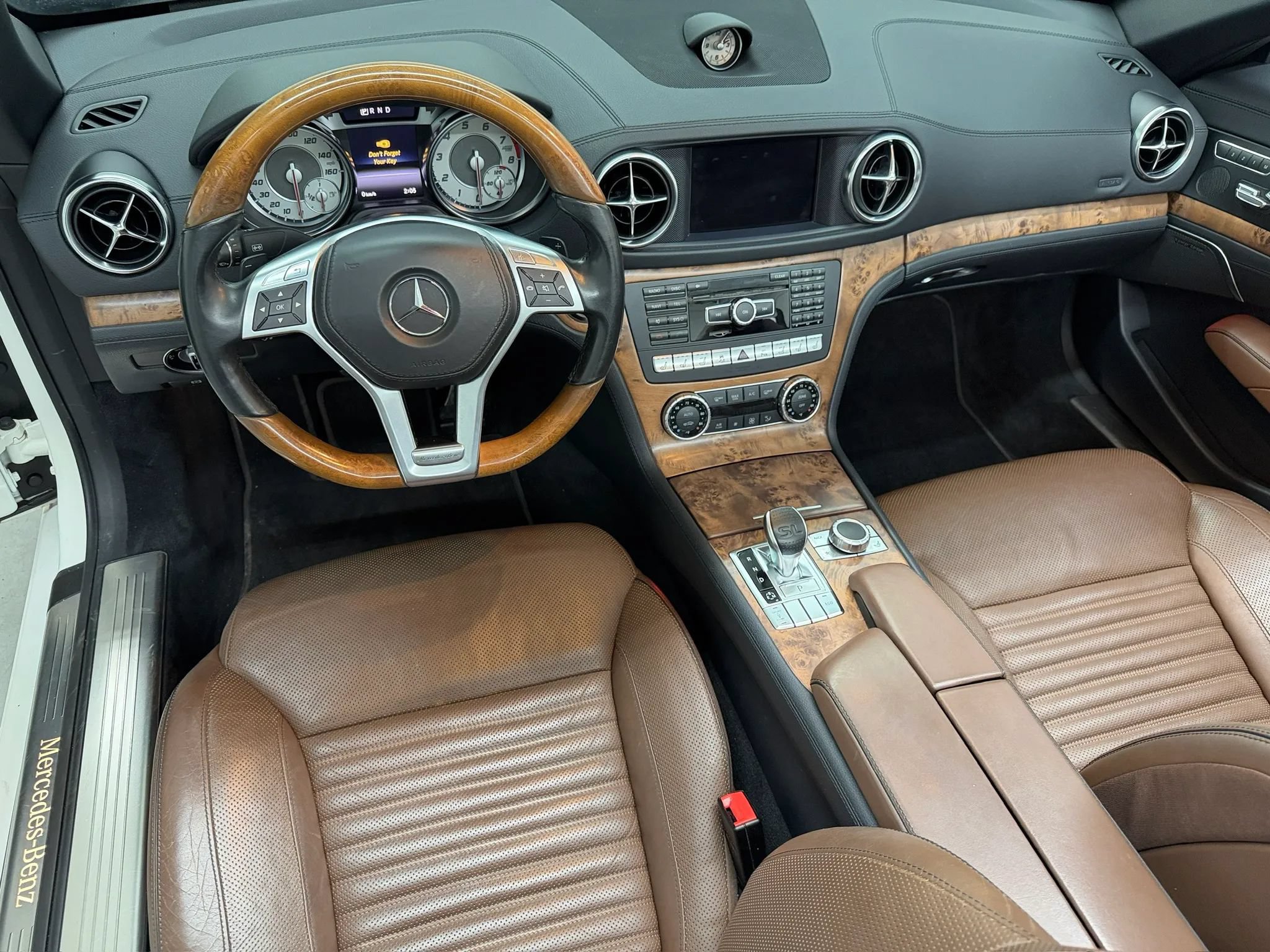 Used 2014 Mercedes-Benz SL 550 image 3