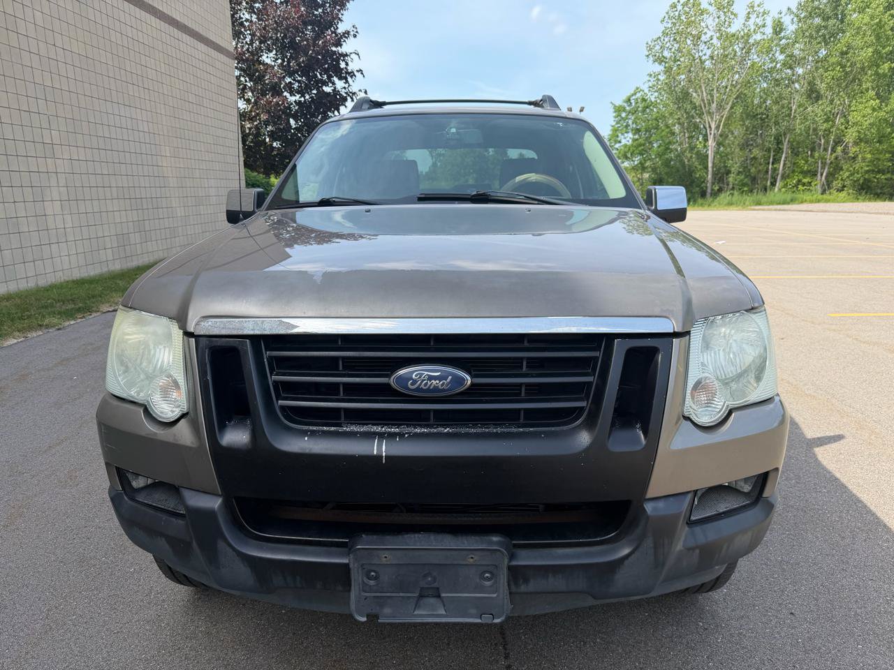 Used 2007 Ford Explorer Sport Trac XLT AWD/4WD image 2