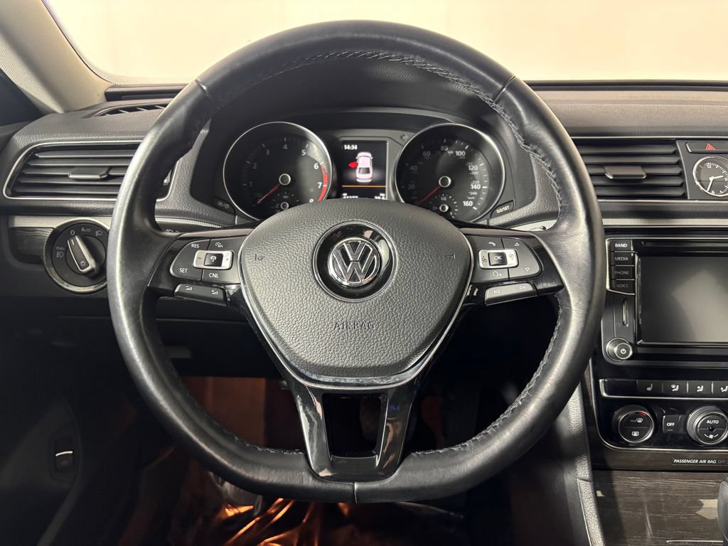 Used 2017 Volkswagen Passat 1.8T SE FWD image 18