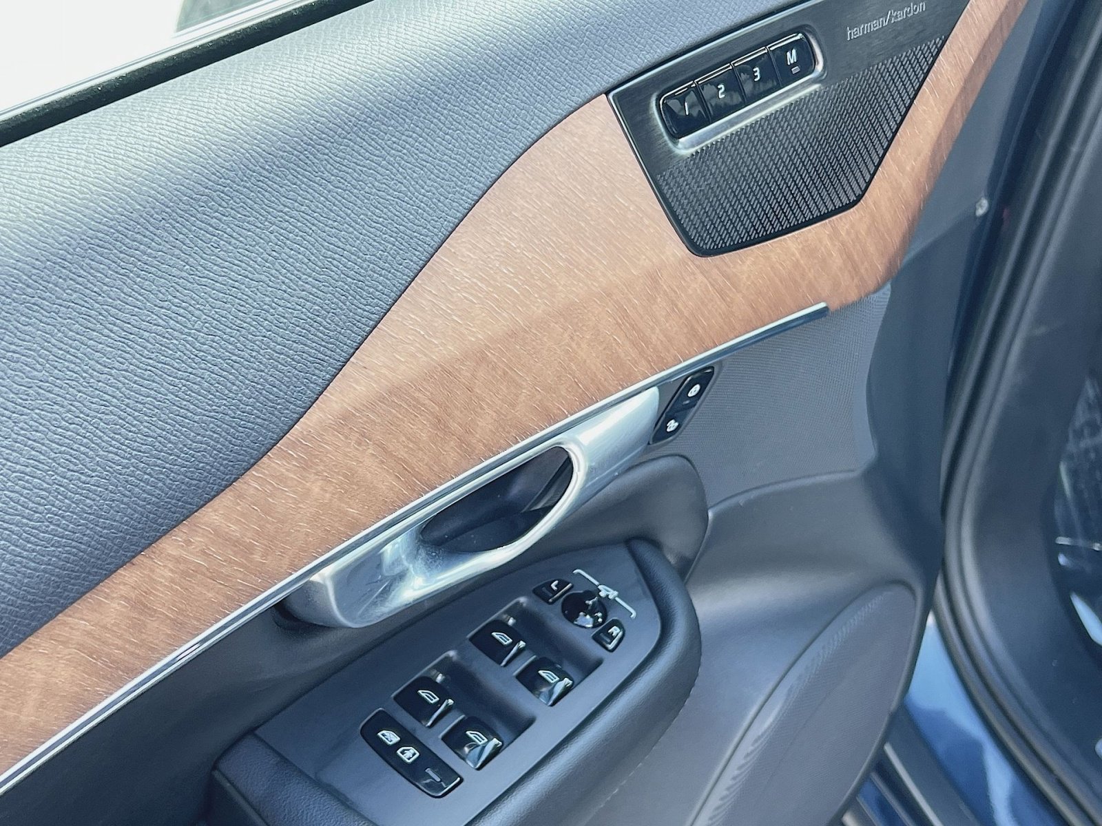 Used 2023 Volvo XC90 B6 Plus w/ Protection Package Premier image 15