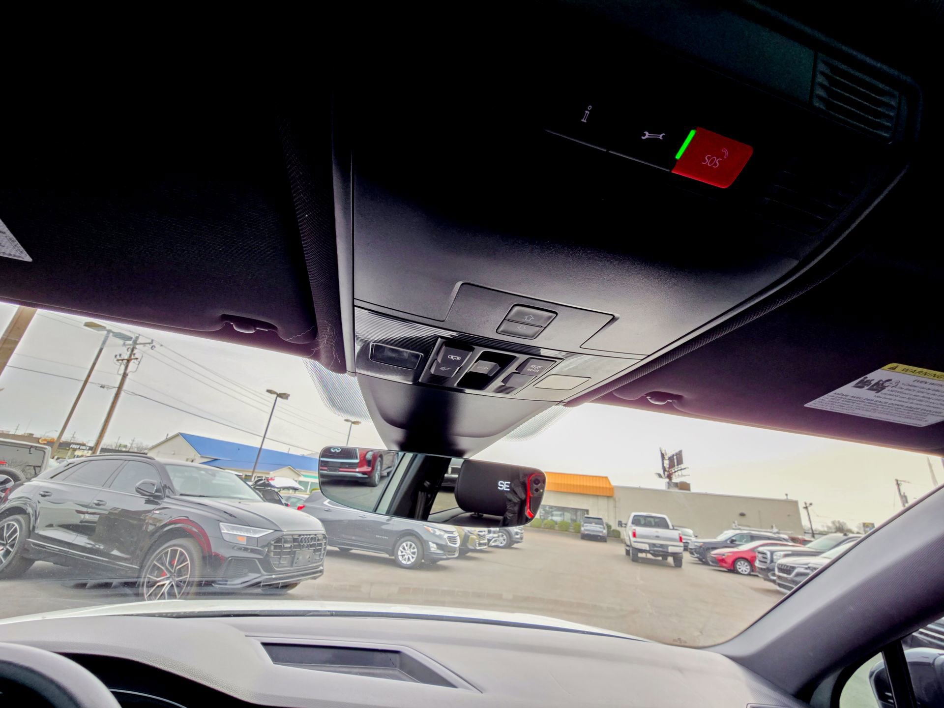 Used 2022 Volkswagen Tiguan SE R-Line image 12