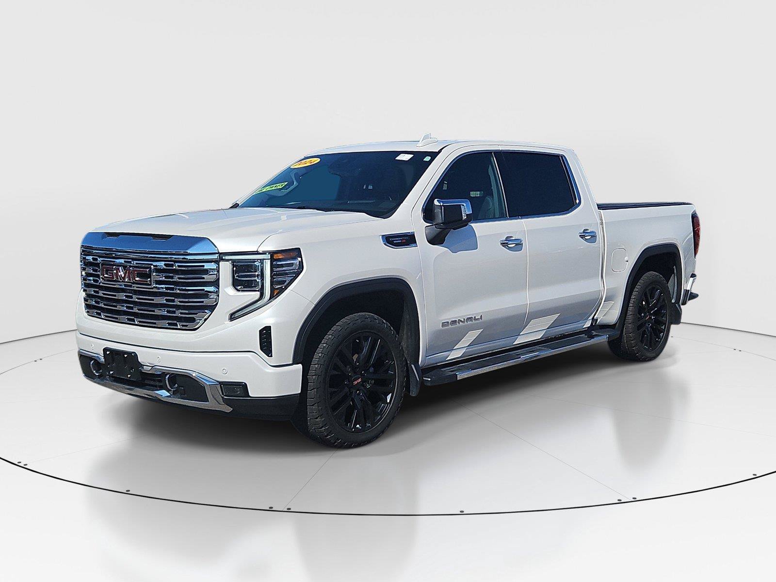 Used 2024 GMC Sierra 1500 Denali w/ Technology Package AWD/4WD image 2
