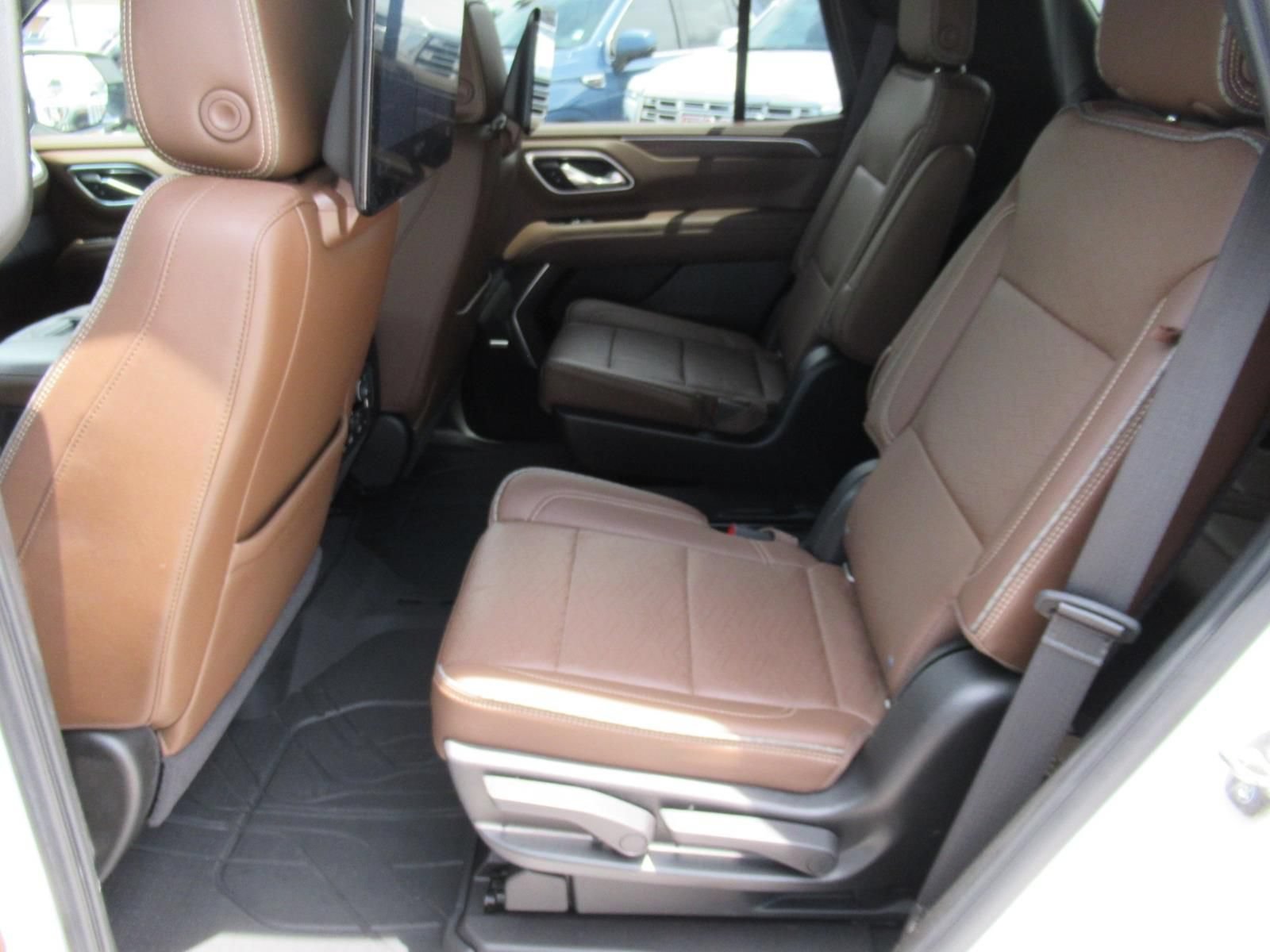 Used 2021 Chevrolet Tahoe High Country w/ Premium Package AWD/4WD image 40